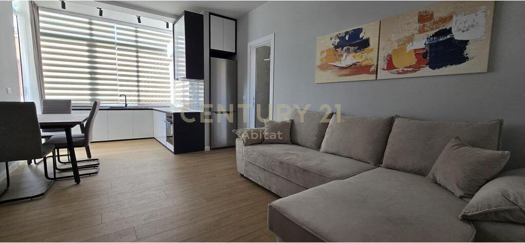 Shitet Apartament 1+1 pranë Zojës së Këshillit të Mirë!