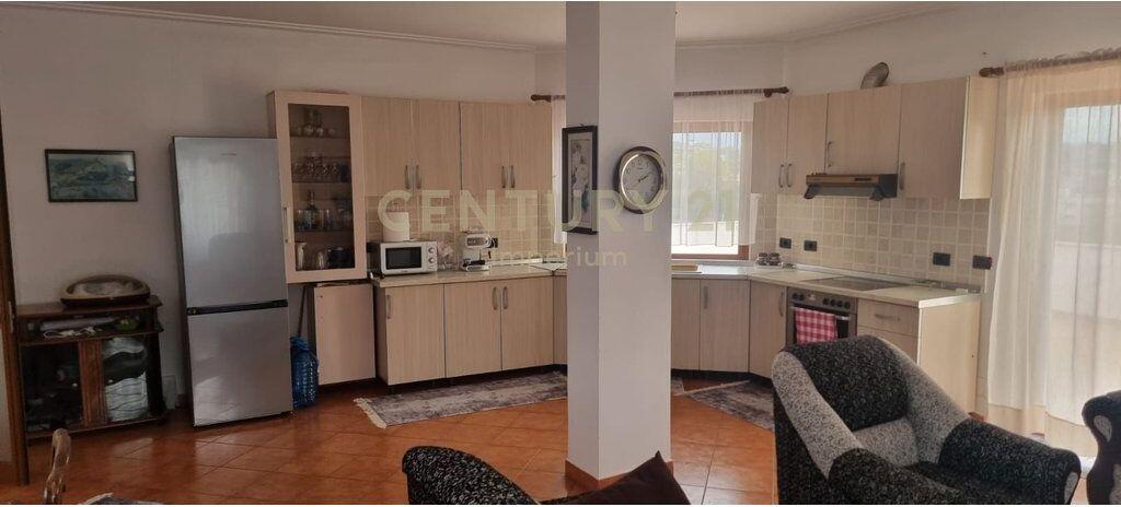 Villa su 3 Piani con Magazzino a Prush! 340.000 €