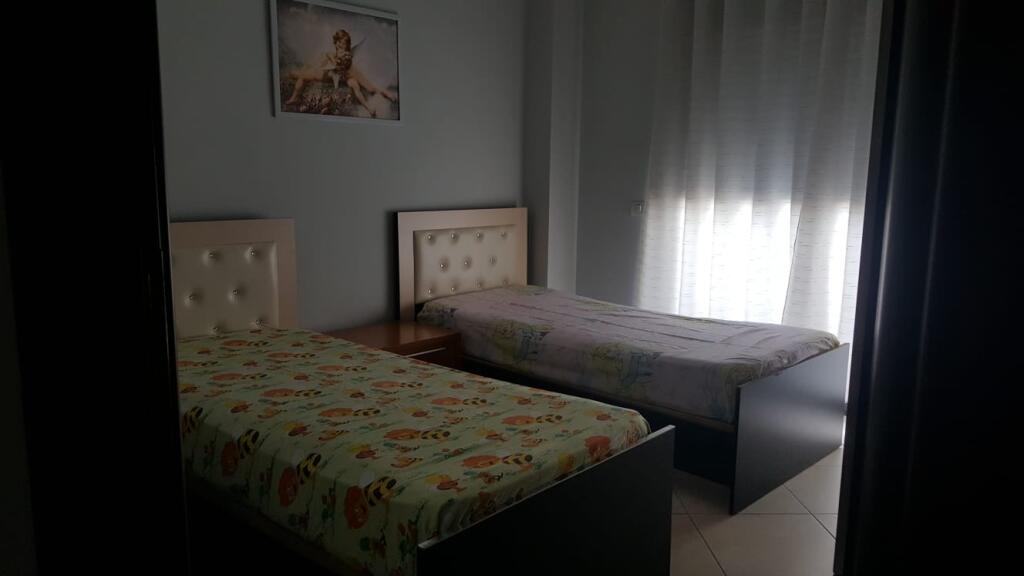 2+1,i mobiluar te ozone ne astir,cmimi 500 mije leke