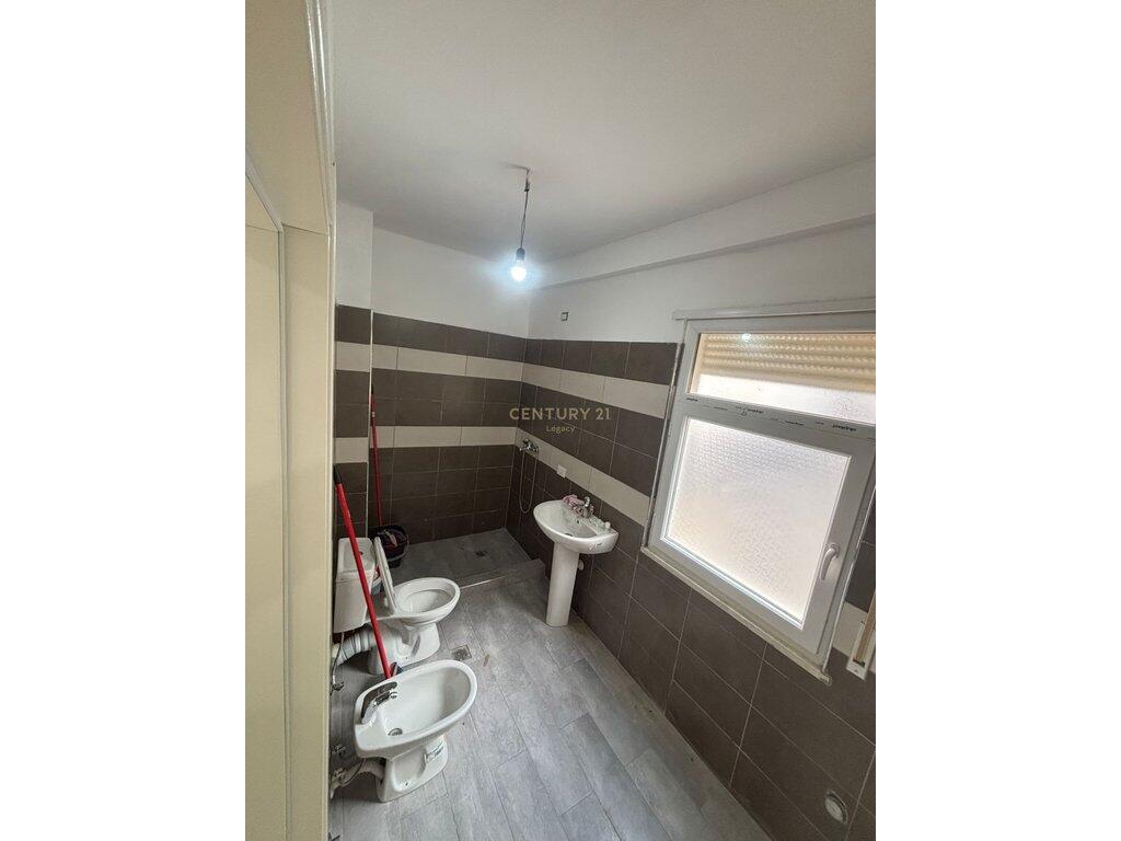 Shitet apartament 2+1 ne Fresk