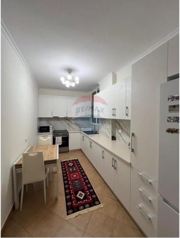 Apartament 2+1 Rruga e Kavajes ( Qender)