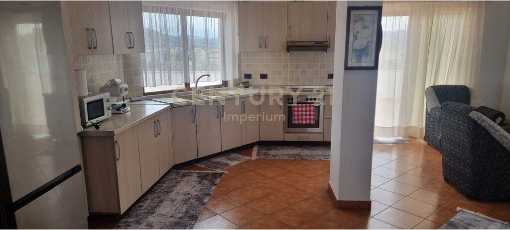 Villa su 3 Piani con Magazzino a Prush! 340.000 €