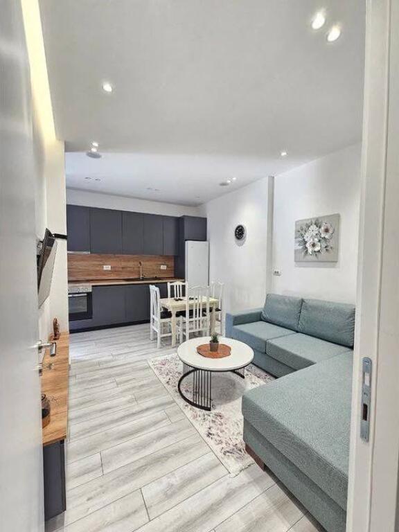 apartament me qira ne Shkozë