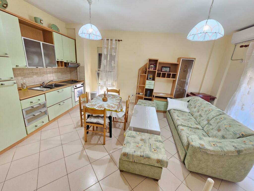 Jepen me qera Apartament 1+1  ne Plazh Hekurudha,Durrës
