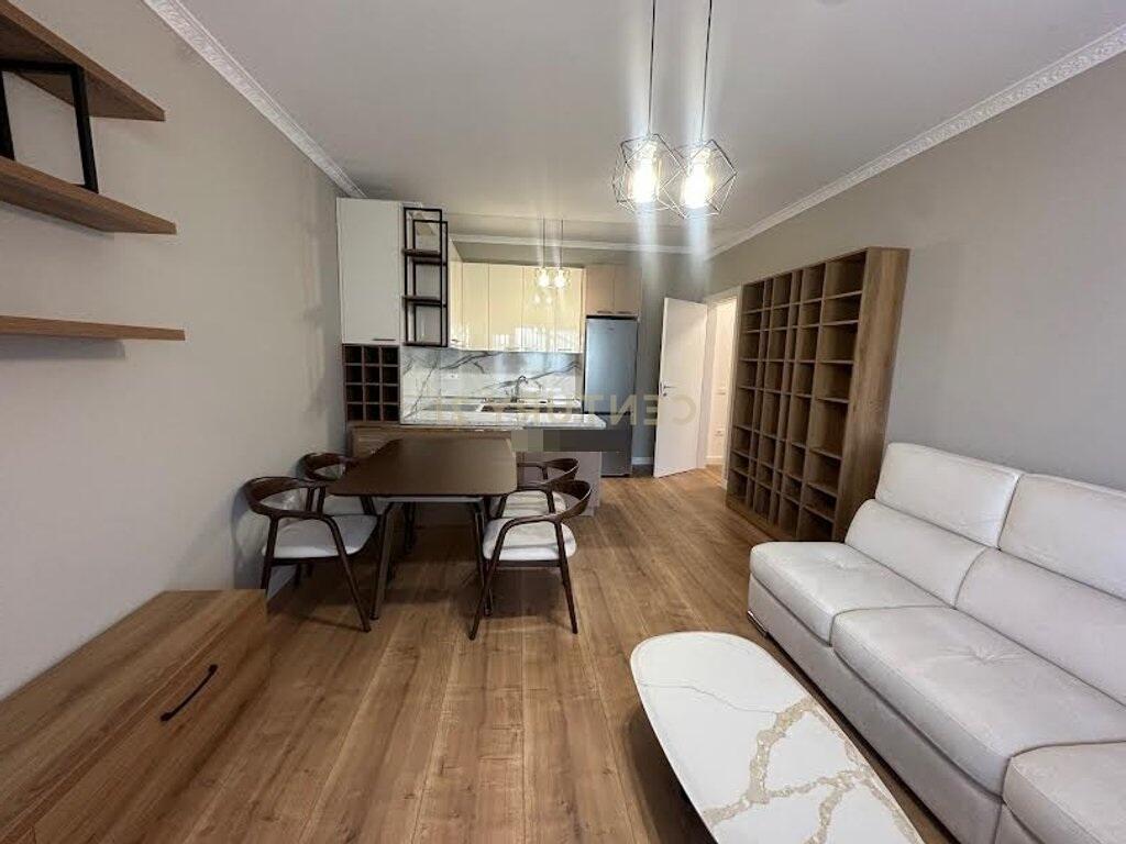 Appartamento appena arredato in affitto a Pazari Ri