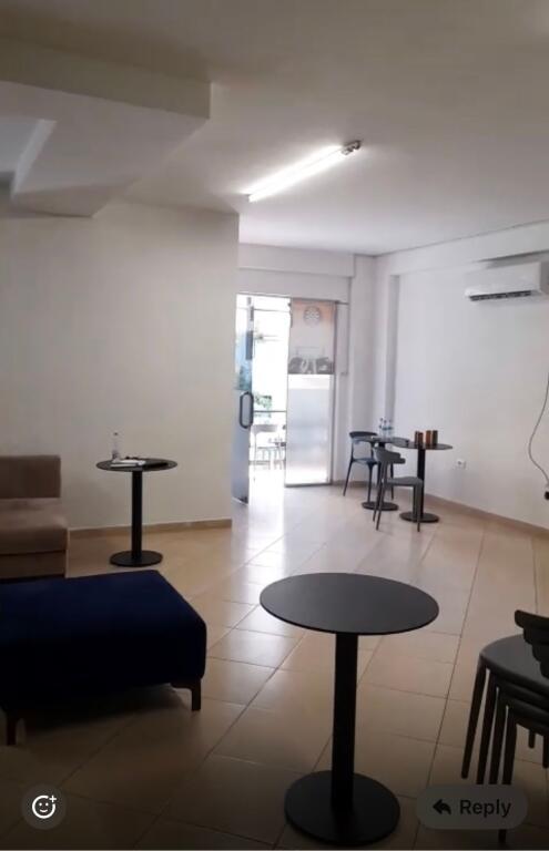 Ambjent biznesi me qera,mbikalimi i komunes,1350 euro me 2 poste parkimi