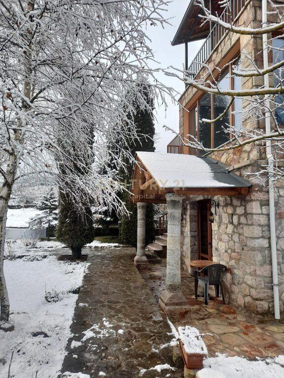 Super hotel ne shitje ne Voskopojë.