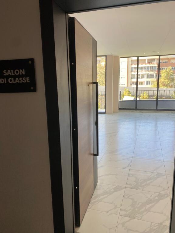 Jepet me qera 60 m2 lake view liqeni 900 eu kat 3