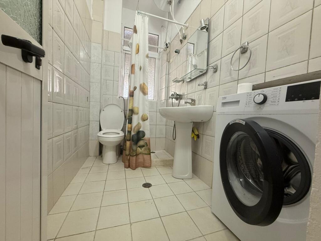 Appartamento in Vendita, IN Via Durazzo