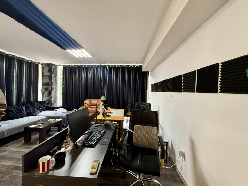 Ambient komercial me qira tek Komuna e Parisit