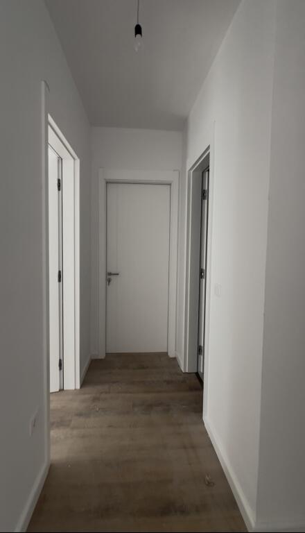 Apartament në shitje paskuqan