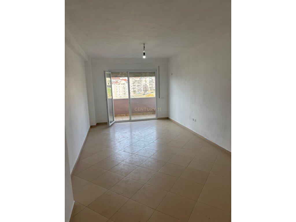 Shitet apartament 2+1 ne Fresk