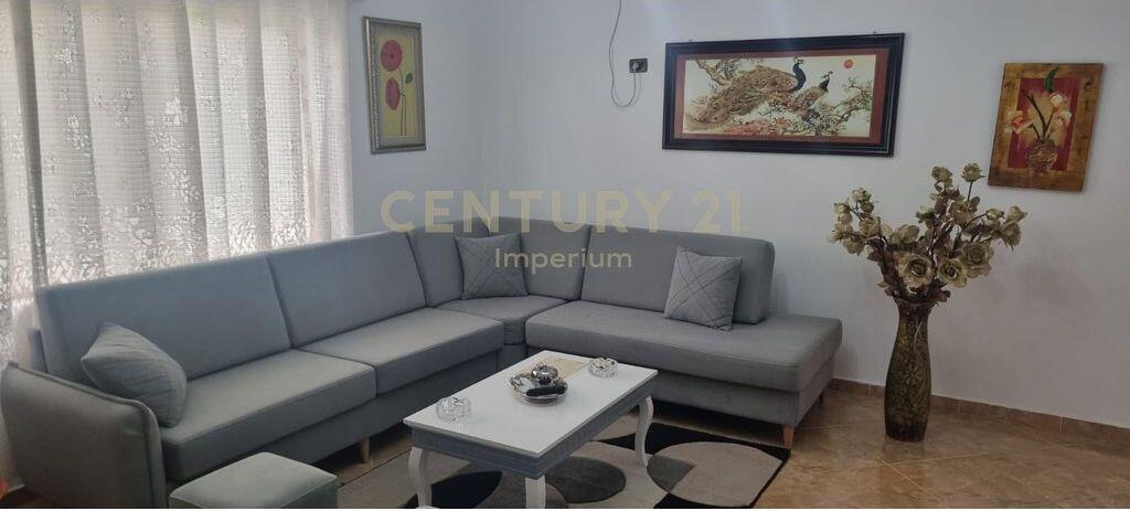 Villa su 3 Piani con Magazzino a Prush! 340.000 €