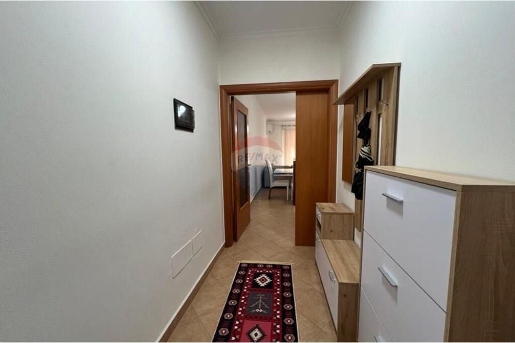 Apartament 2+1 Rruga e Kavajes ( Qender)