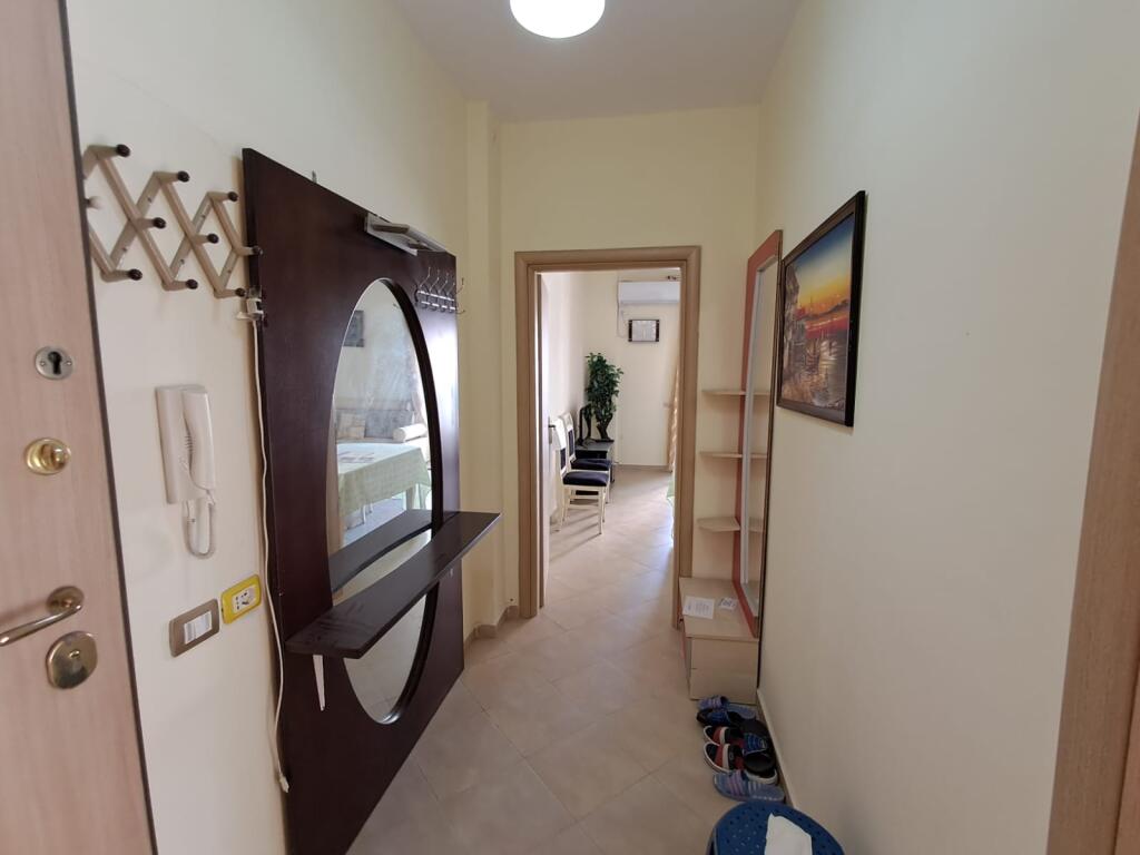 🏡 JEPET ME QIRA APARTAMENT 1+1 ME PAMJE DETI – PISTA KOSOVA, DURRËS