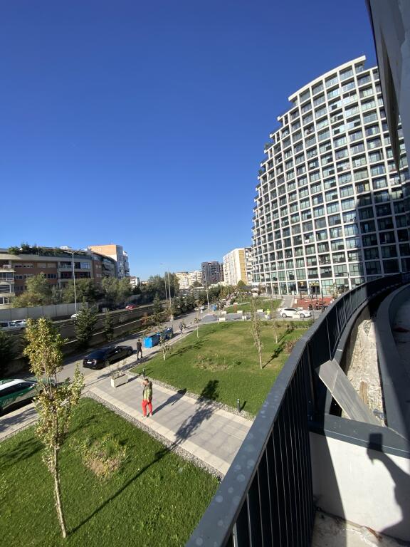 Ambjent biznesi ,per zyra te lake view liqeni,900 euro