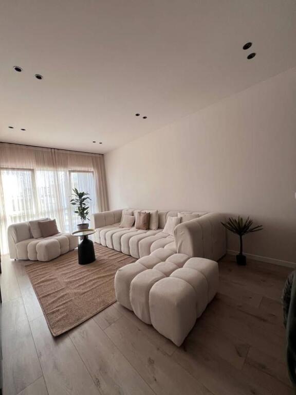 Luxury apartment for rent at Emerald Center