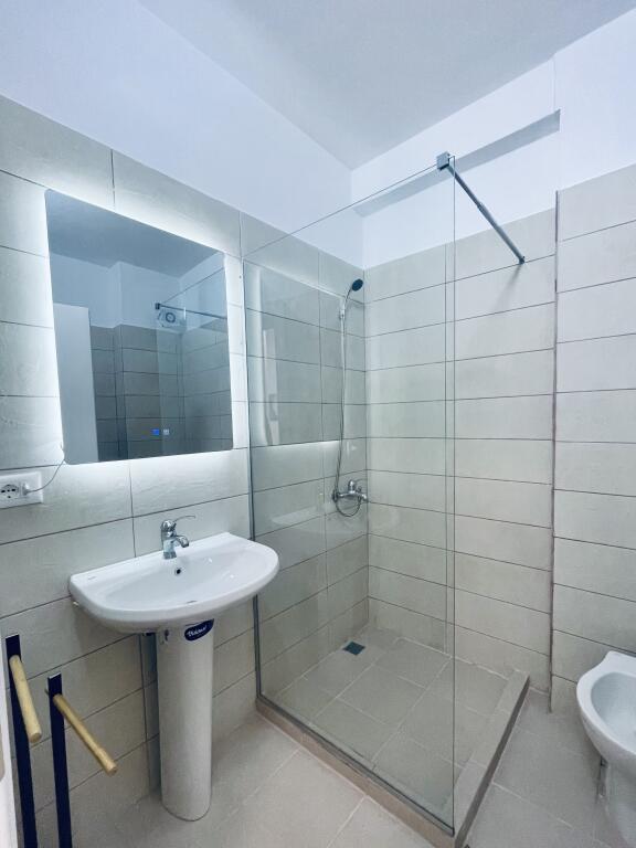 Appartamento NUOVO molto spazioso con vista mare