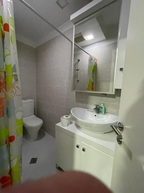 Shitet, Apartament 2+1+2 Liqeni Thate,Tirane