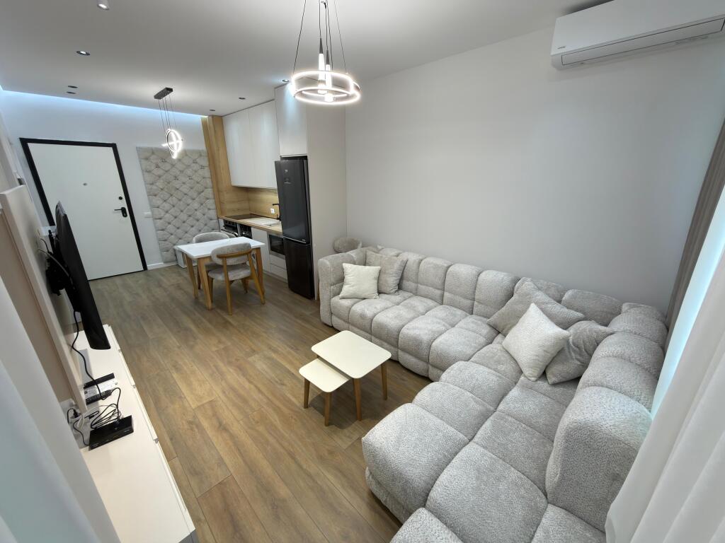 🏡 Qira – Apartament 1+1 📍 5 Maji, Tiranë 📐 Kati 6 ✨ I sapoarreduar  💶 Çmimi: 500 € / muaj