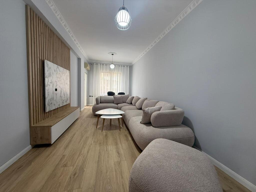 SHITET SUPER 2+1 ME GUZHINE TE VECUAR NJE PLAZHIN ILIRIA