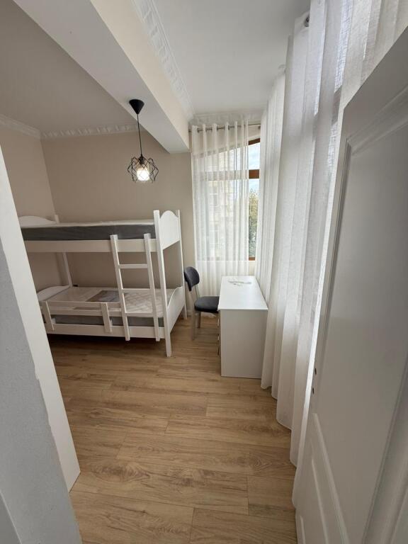 SHITET SUPER 2+1 ME GUZHINE TE VECUAR NJE PLAZHIN ILIRIA