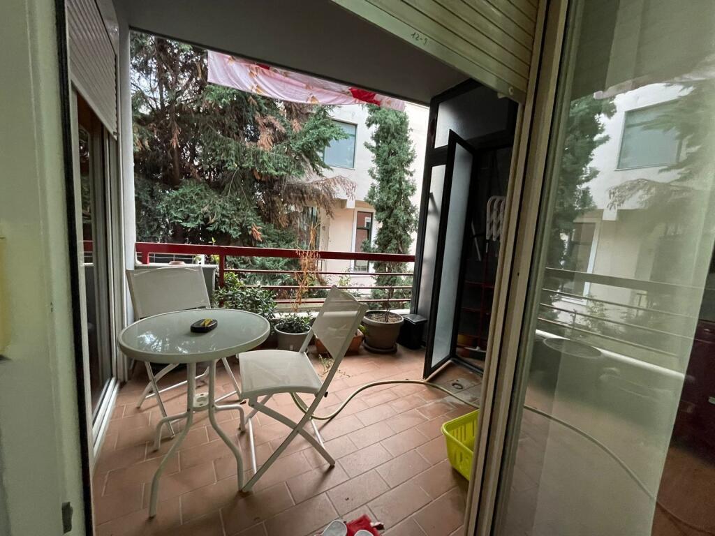 Shitet, Apartament 2+1+2 Liqeni Thate,Tirane