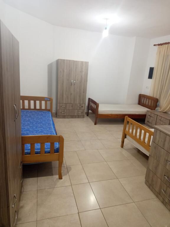 APARTAMENT 1+1. 30000 LEKE.QYTET STUDENTI