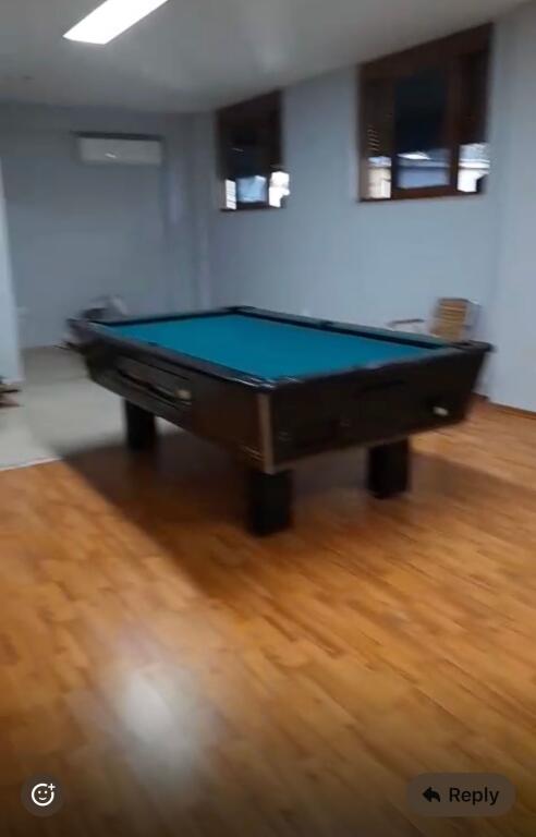 Ambjent biznesi me qera,mbikalimi i komunes,1350 euro me 2 poste parkimi