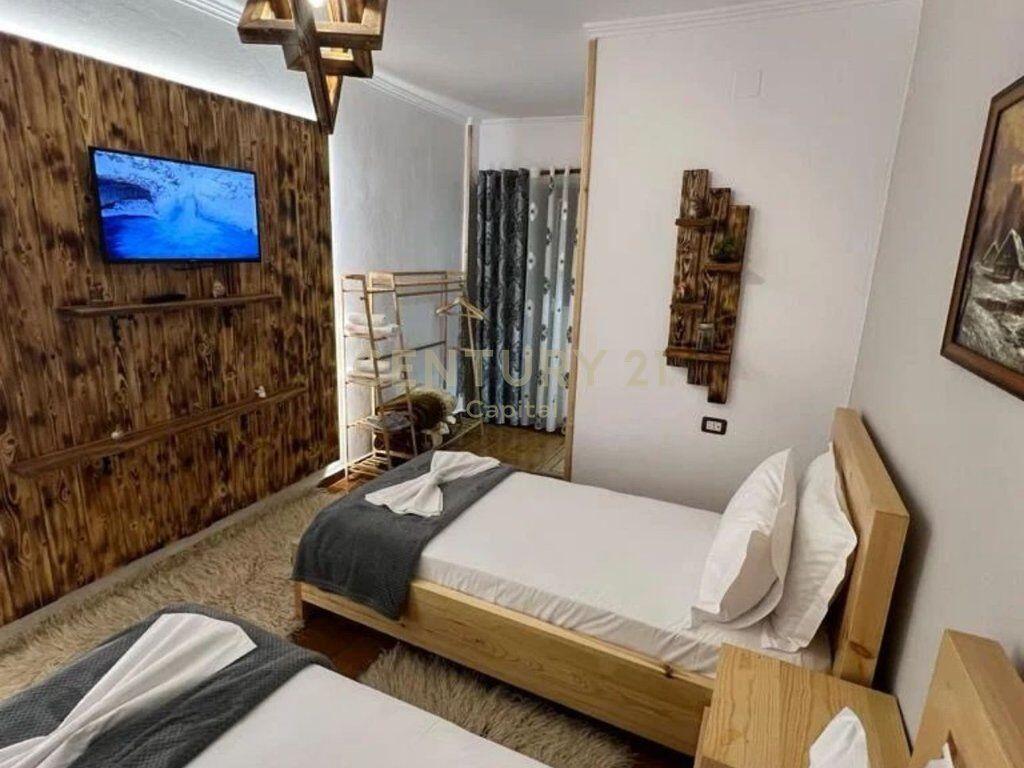 Super hotel ne shitje ne Voskopojë.