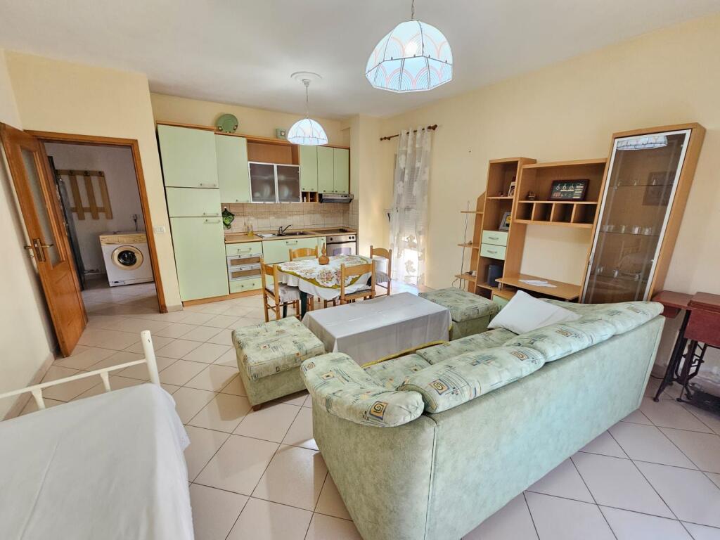 Jepen me qera Apartament 1+1  ne Plazh Hekurudha,Durrës
