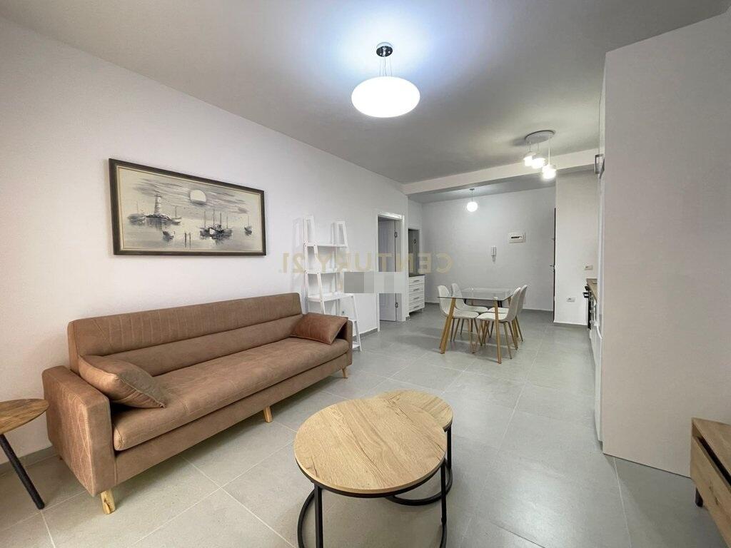 APARTAMENT 1+1 POST PARKIMIN ME QERA NE RRUGEN E DURRESIT