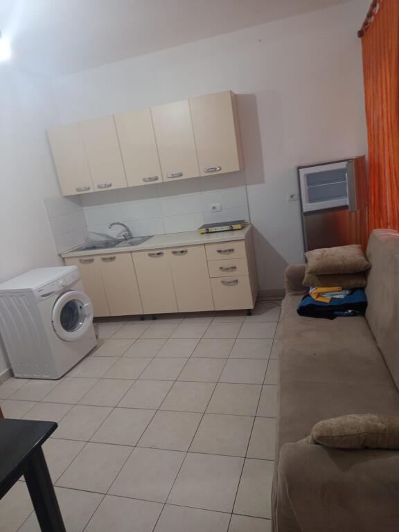 APARTAMENT 1+1. 30000 LEKE.QYTET STUDENTI