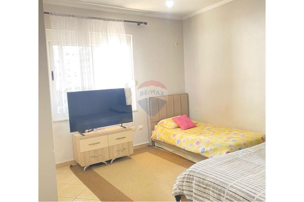 Shitet apartament 2+1 me verandë në Astir