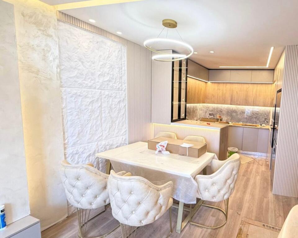 🏡 Shitet apartament 2+1 te prane Shkolles se Bashkuar