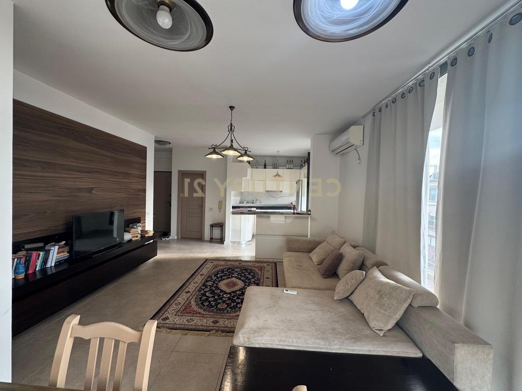 Appartamento 2+1+2 con due balconi in vendita a Fresk