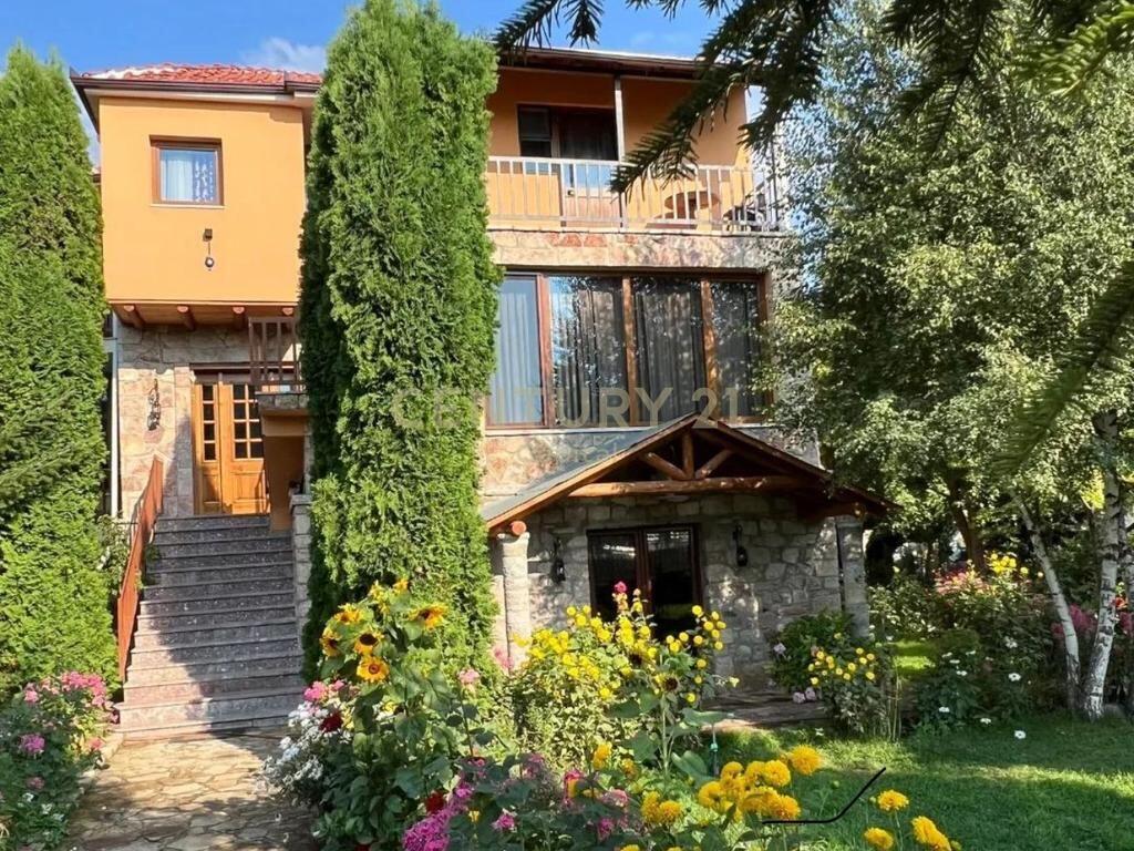 Super hotel ne shitje ne Voskopojë.