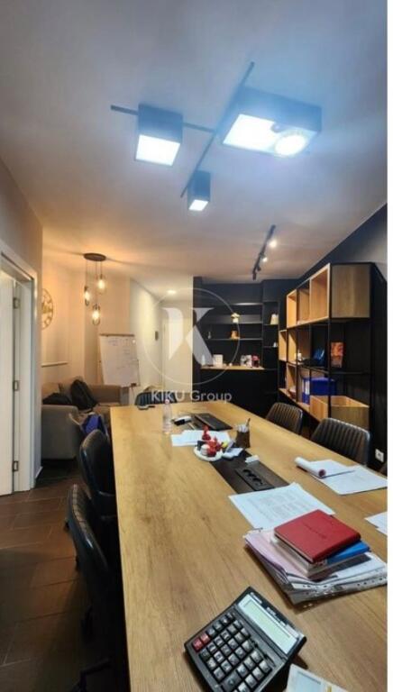 Ambjent me qera,prane le bon rruge e kosovareve,800 euro