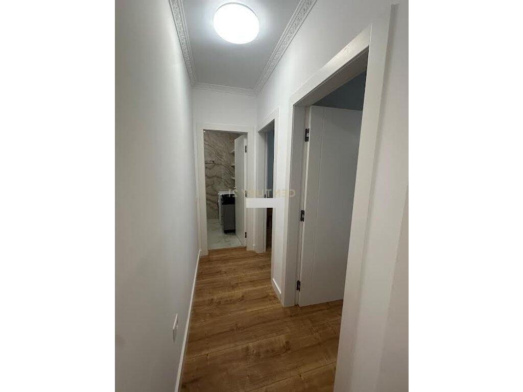 Appartamento appena arredato in affitto a Pazari Ri