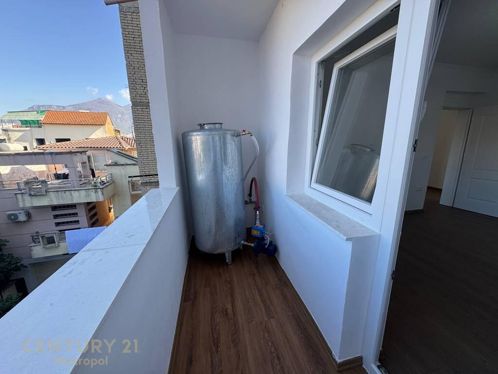 Shitet Apartament 2+1 në zonën e Xhamllikut, pranë Shkollës “Kongresi i Lushnjës”!