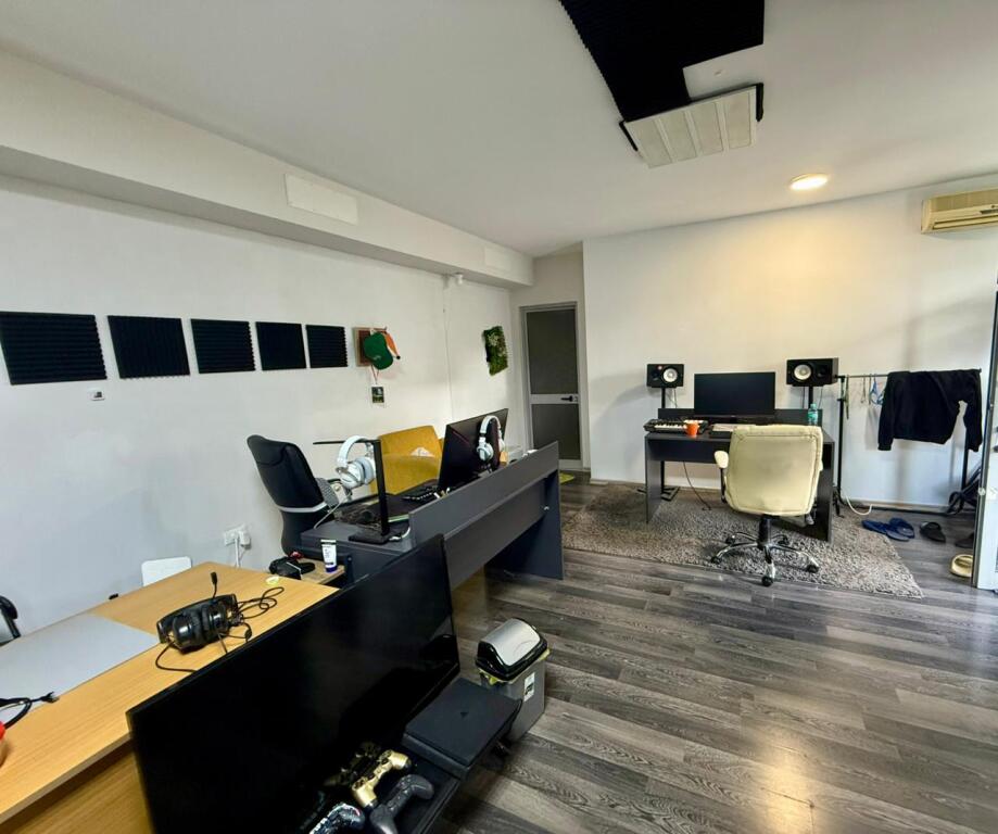 Ambient komercial me qira tek Komuna e Parisit