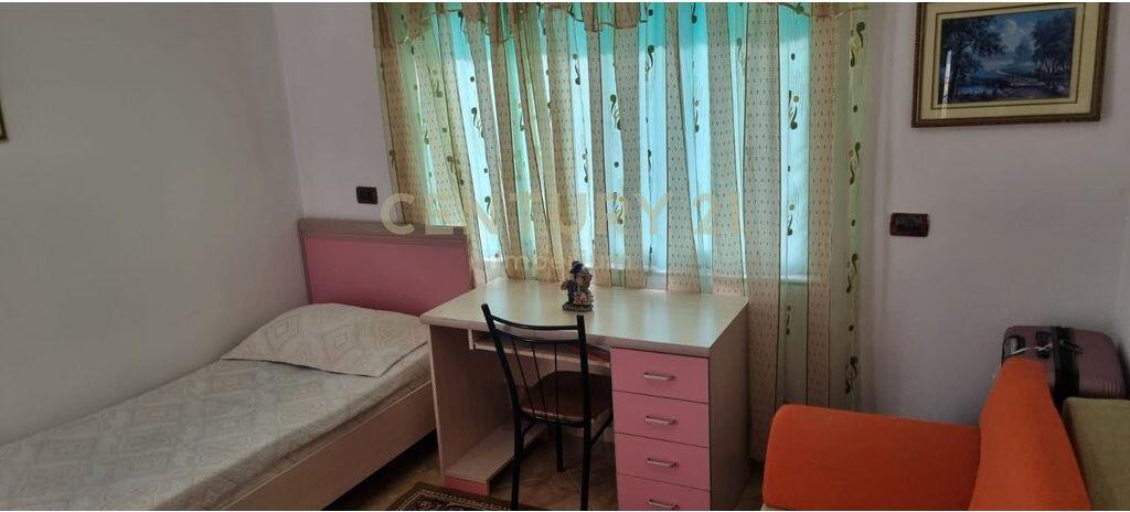 Villa su 3 Piani con Magazzino a Prush! 340.000 €