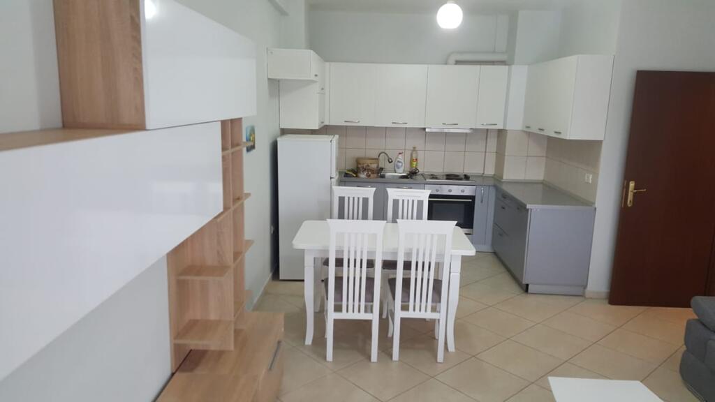 Jepet me qera 2+1 ne astir mobiluar te KFC 500 eu