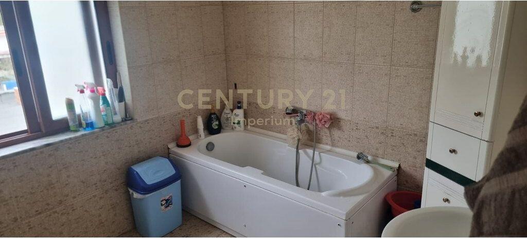 Villa su 3 Piani con Magazzino a Prush! 340.000 €