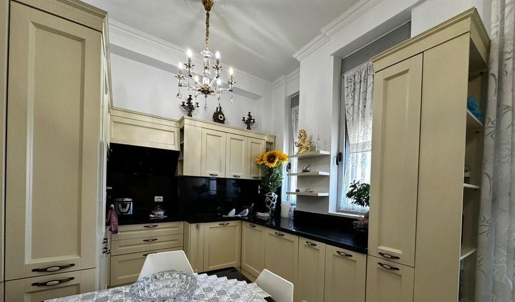 SHITET APARTAMENT 1+1 NË SHITJE – KOMPLEKSI HALILI, PËRBALLË VILËS GOLD