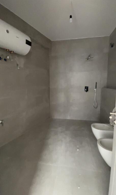 Apartament në shitje paskuqan