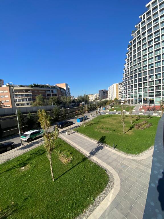 Jepet me qera 60 m2 lake view liqeni 900 eu kat 3