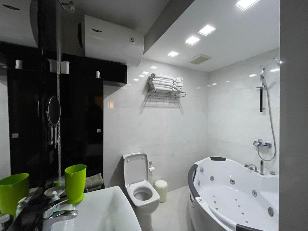 Shitet, Apartament 2+1+2 Liqeni Thate,Tirane