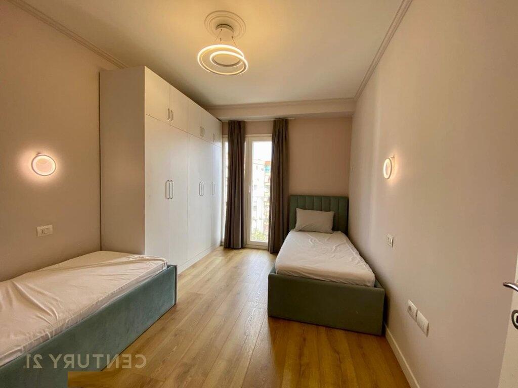 JAPIM APARTAMENT 2+1+2+POST PARKIMI ME QIRA NE KOMUNEN E PARISIT