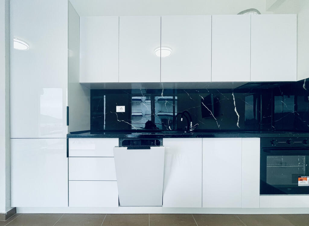 Appartamento NUOVO molto spazioso con vista mare